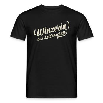 Winzerin aus Leidenschaft - Motivation und Erfolg - Männer T-Shirt - Schwarz - Vorne - AI Model Male 178 light (178cm)