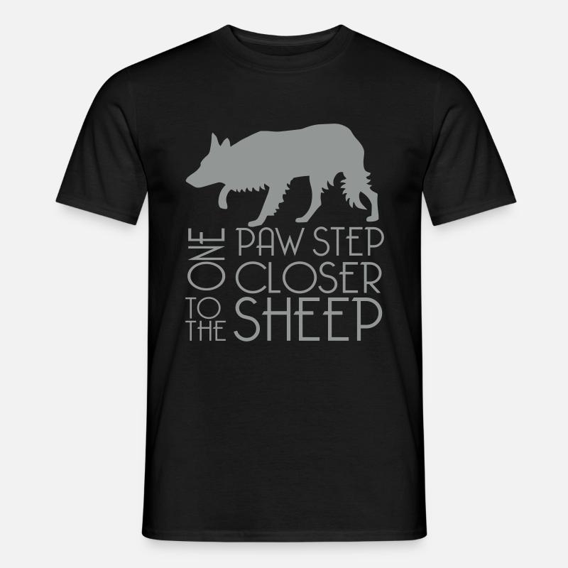 one paw step closer... - Männer T-Shirt - Schwarz