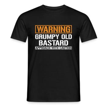 Warning Grumpy Old Bastard T-Shirt - Männer T-Shirt - Schwarz - Vorne - AI Model Male 178 light (178cm)