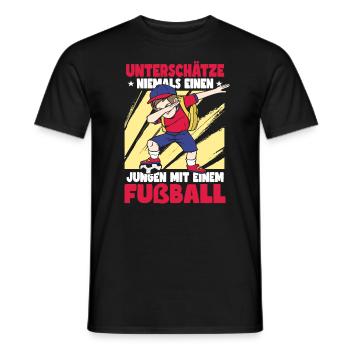 Unterschätze Niemals Einen Jungen Fußball - Männer T-Shirt - Schwarz - Vorne - AI Model Male 178 light (178cm)
