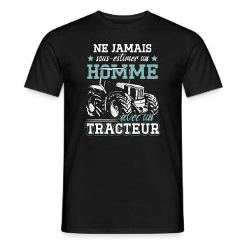 Ne Jamais Sous-Estimer Un Homme Avec Un Tracteur - T-shirt homme - noir - Devant - AI Model Male 178 light (178cm)