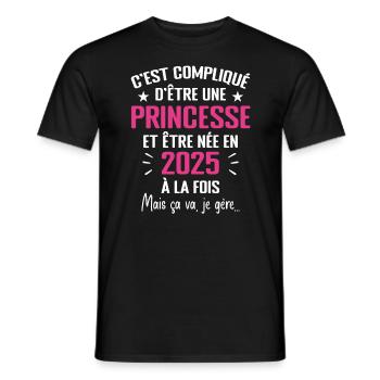 Princesse Née en 2025 - Cadeau D'anniversaire 2025 - T-shirt homme - noir - Devant - AI Model Male 178 light (178cm)