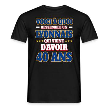 Supporter De Lyon Anniversaire 40 Ans - T-shirt homme - noir - Devant - AI Model Male 178 light (178cm)