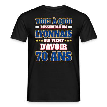 Supporter De Lyon Anniversaire 70 Ans - T-shirt homme - noir - Devant - AI Model Male 178 light (178cm)
