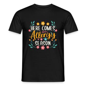 Here Comes Allergy Season Shirt - Männer T-Shirt - Schwarz - Vorne - AI Model Male 178 light (178cm)
