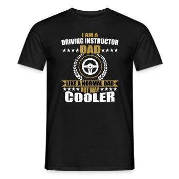 Moniteur de conduite Papa - T-shirt homme - noir - Devant - AI Model Male 178 light (178cm)