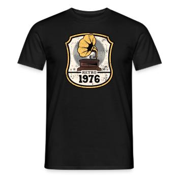 Retro 1976 - Männer T-Shirt - Schwarz - Vorne - AI Model Male 178 light (178cm)