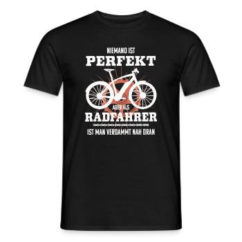 Niemand ist perfekt, aber als Radfahrer nah dran - Männer T-Shirt - Schwarz - Vorne - AI Model Male 178 light (178cm)