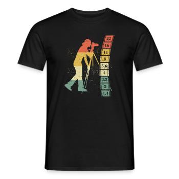 Retro Fotograf Fotografie - Männer T-Shirt - Schwarz - Vorne - AI Model Male 178 light (178cm)