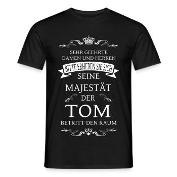 His Majesty the Tom enters the room - Men's T-Shirt - black - Front - AI Model Male 178 light (178cm)