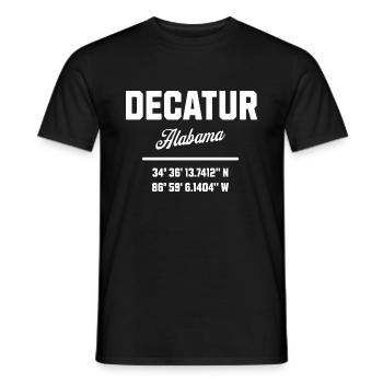 Koordinaten Von Decatur Alabama - Männer T-Shirt - Schwarz - Vorne - AI Model Male 178 light (178cm)