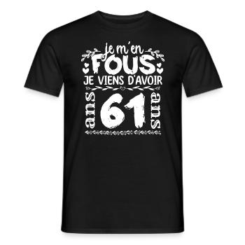 Anniversaire 61 ans | Je m'en fous j'ai 61 ans - T-shirt homme - noir - Devant - AI Model Male 178 light (178cm)