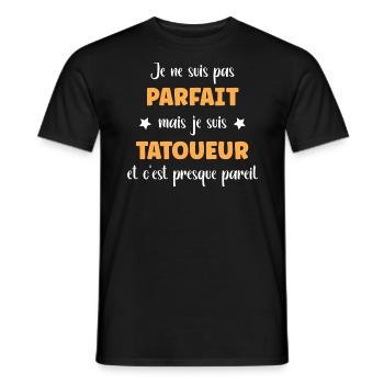 Je ne suis pas parfait mais Tatoueur - T-shirt homme - noir - Devant - AI Model Male 178 light (178cm)