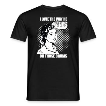 Ich Liebe Die Art, Wie Er Auf Diesen Drums Schlägt - Männer T-Shirt - Schwarz - Vorne - AI Model Male 178 light (178cm)