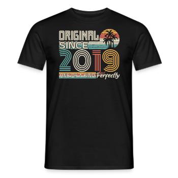 2019 Jubiläum 2019 geboren 2019 Jubiläum - Männer T-Shirt - Schwarz - Vorne - AI Model Male 178 light (178cm)