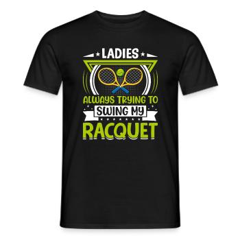 Les femmes essaient de balancer des raquettes de tennis - T-shirt homme - noir - Devant - AI Model Male 178 light (178cm)