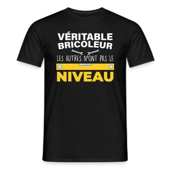 Bricoleur, citation humour homme bricolage - T-shirt homme - noir - Devant - AI Model Male 178 light (178cm)