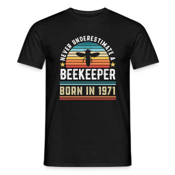 Beekeeper born 1971 50th Birthday Gift Beekeeping - Men's T-Shirt - black - Front - AI Model Male 178 light (178cm)