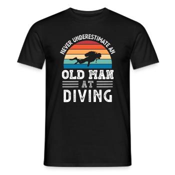 Old Man at Diving Fête des Pères Drôle Cadeau - T-shirt homme - noir - Devant - AI Model Male 178 light (178cm)