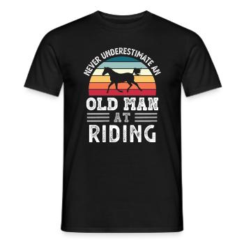 Alter Mann beim Reiten Vatertag lustiges Geschenk - Männer T-Shirt - Schwarz - Vorne - AI Model Male 178 light (178cm)
