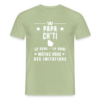 papa ch'ti méfiez vous imitations - T-shirt homme - vert sauge - Devant - AI Model Male 178 light (178cm)