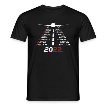 Pensionierter Pilot 2022 Phonetic Alphabet Plane Runway - Männer T-Shirt - Schwarz - Vorne - AI Model Male 178 light (178cm)