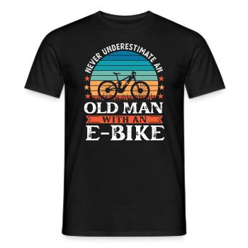 Vieil homme avec un cadeau Ebike Funny Ebiker - T-shirt homme - noir - Devant - AI Model Male 178 light (178cm)