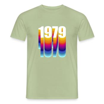 1979 - Männer T-Shirt - Sage - Vorne - AI Model Male 178 light (178cm)