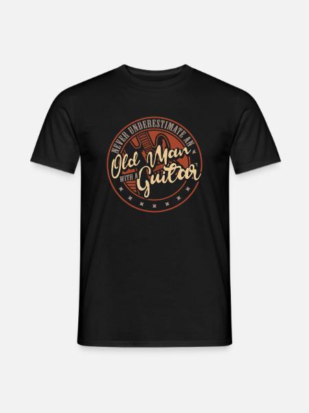 Never underestimate an old Man with a Guitar - Männer T-Shirt - Schwarz