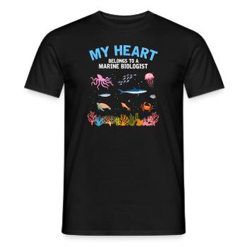 Il mio cuore appartiene a un biologo marino marino marino - T-shirt uomo - nero - Fronte - AI Model Male 178 light (178cm)