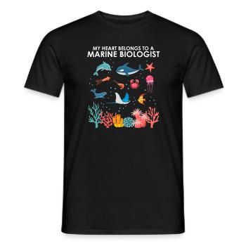 Il mio cuore appartiene a un biologo marino marino marino - T-shirt uomo - nero - Fronte - AI Model Male 178 light (178cm)
