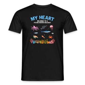Le cœur appartient au biologiste marin Biologie marine mer - T-shirt homme - noir - Devant - AI Model Male 178 light (178cm)