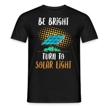 Les panneaux solaires à énergie solaire sont une lumière vive drôle - T-shirt homme - noir - Devant - AI Model Male 178 light (178cm)