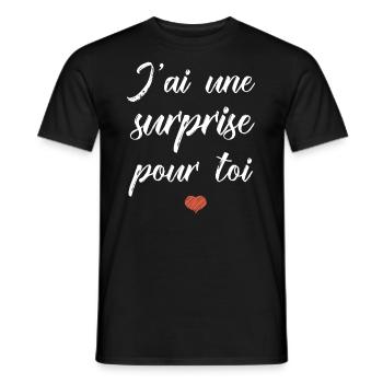 Cadeau jai une surprise pour toi anniversaire fete - T-shirt homme - noir - Devant - AI Model Male 178 light (178cm)