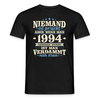 Jahrgang 1994 geboren Geburtstag Geburtstagsspruch - Männer T-Shirt - Schwarz - Vorne - AI Model Male 178 light (178cm)