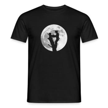 Baumpfleger Arborist im Mondschein Wald Motorsäge - Männer T-Shirt - Schwarz - Vorne - AI Model Male 178 light (178cm)