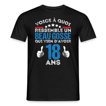 Voici à quoi ressemble un beau gosse anniv 18 ans - T-shirt homme - noir - Devant - AI Model Male 178 light (178cm)