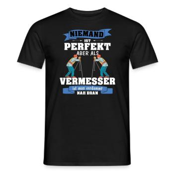 Vermessungstechniker Niemand ist perfekt - Männer T-Shirt - Schwarz - Vorne - AI Model Male 178 light (178cm)