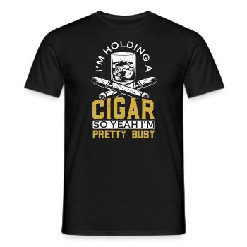 Ich halte eine Zigarre in der Hand, also ja, ich bin ziemlich beschäftigt - Männer T-Shirt - Schwarz - Vorne - AI Model Male 178 light (178cm)