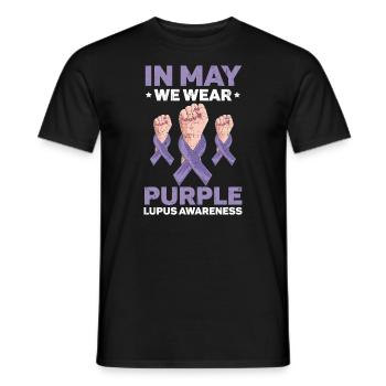 En mai, nous portons un soutien de sensibilisation au lupus violet - T-shirt homme - noir - Devant - AI Model Male 178 light (178cm)