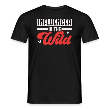 Influencer In The Wild Content Creator Vlogger - Männer T-Shirt - Schwarz - Vorne - AI Model Male 178 light (178cm)