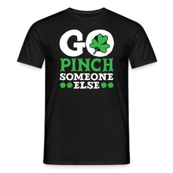 Kneifen Sie jemand anderen St. Patricks Day Irisch - Männer T-Shirt - Schwarz - Vorne - AI Model Male 178 light (178cm)