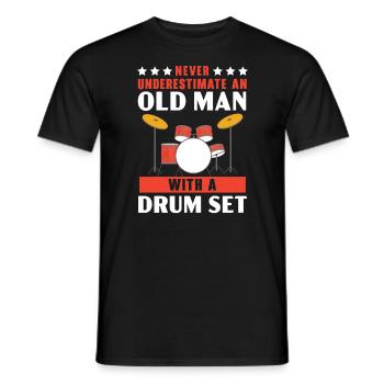 Unterschätzen Sie niemals einen alten Mann mit einem Schlagzeug - Männer T-Shirt - Schwarz - Vorne - AI Model Male 178 light (178cm)