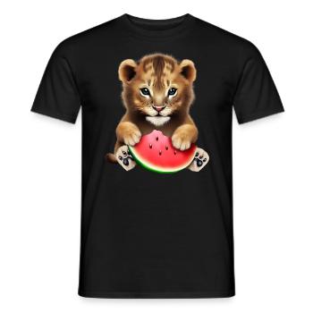 Un bébé lion mange de la pastèque - T-shirt homme - noir - Devant - AI Model Male 178 light (178cm)