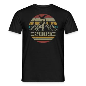 Geboren im Jahr 2009 Original Retro 2009 Geburtstagsgeschenk - Männer T-Shirt - Schwarz - Vorne - AI Model Male 178 light (178cm)