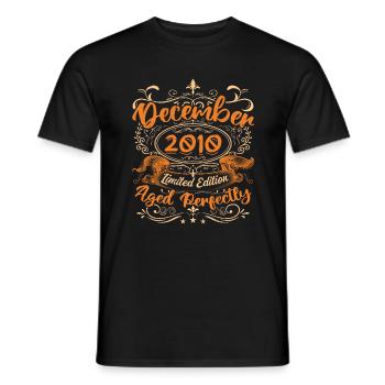 Dezember 2010 | Limitierte Auflage - Männer T-Shirt - Schwarz - Vorne - AI Model Male 178 light (178cm)