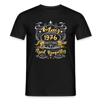 Mai 1976 -Vintage Cadeau d'anniversaire - 1976 - T-shirt homme - noir - Devant - AI Model Male 178 light (178cm)
