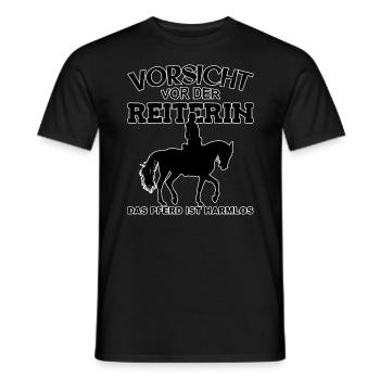 Vorsicht vor der Reiterin, das Pferd ist harmlos - Männer T-Shirt - Schwarz - Vorne - AI Model Male 178 light (178cm)