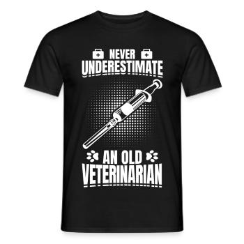Never Underestimate An Old Veterinarian - Männer T-Shirt - Schwarz - Vorne - AI Model Male 178 light (178cm)
