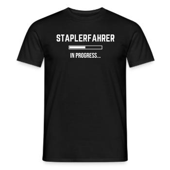 Staplerfahrer In Progress - Männer T-Shirt - Schwarz - Vorne - AI Model Male 178 light (178cm)